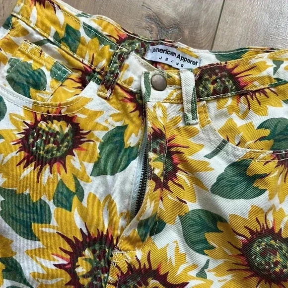 4/$25 American Apparel High Waist Sunflower Jean Shorts Sz 23 - Picture 8 of 13